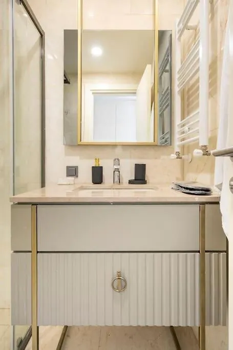 Lejlighed Upscale Istanbul Accommodation With Top-Notch Amenities